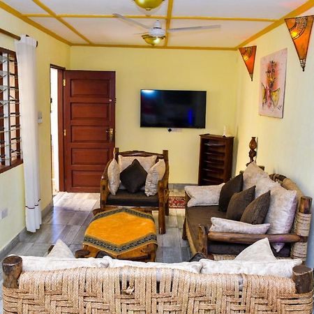 Apartmenthaus Salama Villen In Diani Diani Beach Exterior photo